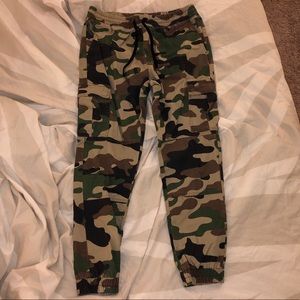 Forever 21 Men camo joggers